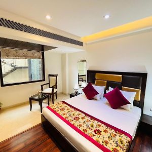 Hotel Veer Palace Green Park